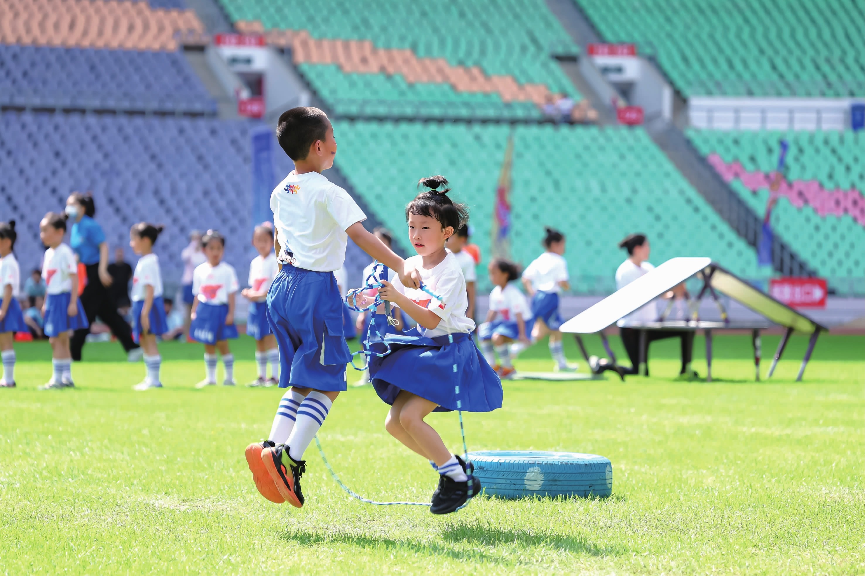 欧冠战报：格纳布里传射，基米希乌龙，拜仁3-1葡萄牙体育